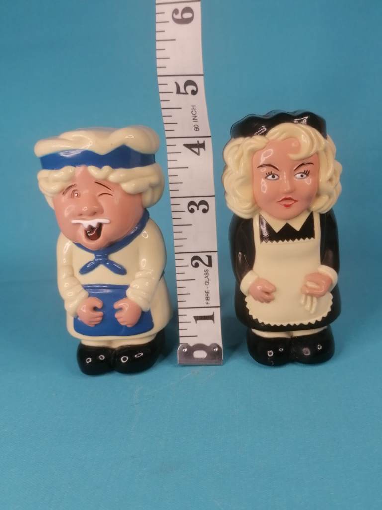 Vintage Plastic Chef & Maid Talking Salt & Pepper Shakers. Need put battery. Good condition..