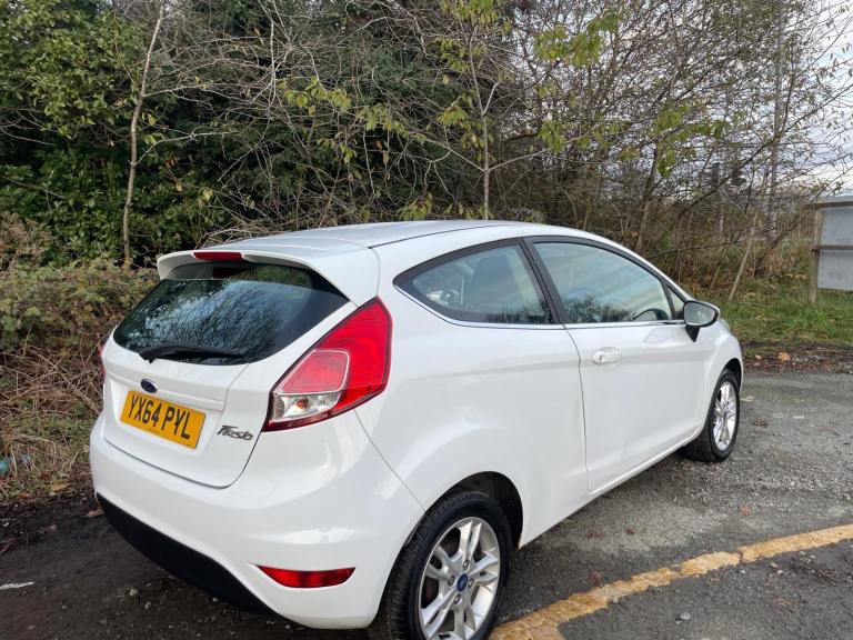 FORD FIESTA 1.2 ZETEC 64 REG WHITE 3 DOOR 11 MONTHS MOT TAX £35 YEAR LOW INSURANCE 50+MPG
