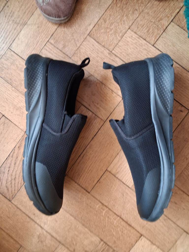 BRAND NEW MENS TENNIS SHOES