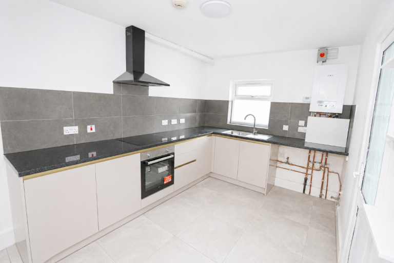 4 Bed Terraced House, East Ham