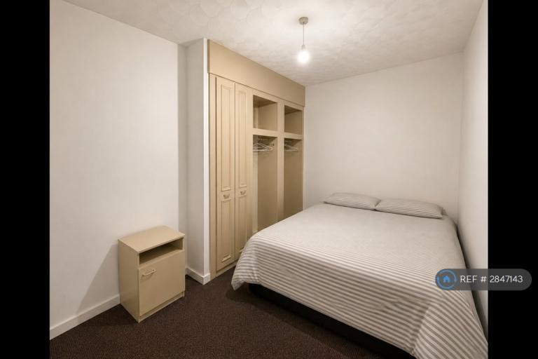 2 bedroom flat in Stamford St, Manchester, M16 (2 bed) (#2847143)