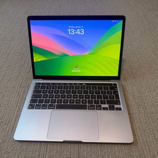 Apple MacBook Pro (2022) – M1 – 256GB – Touch Bar – Excellent Condition