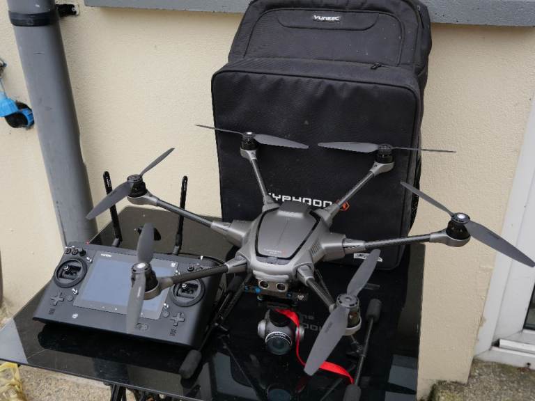 Yuneec Typhoon H Drone with ST16s Controller and Backpack 