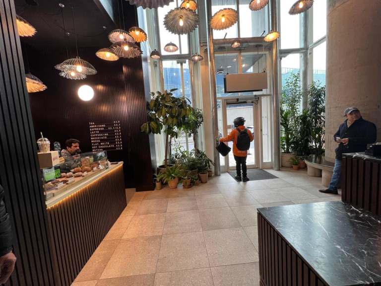 2 bedroom flat in Portal Way, London