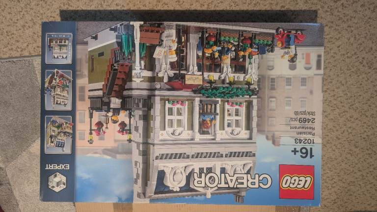 Lego Parisian restaurant 10243