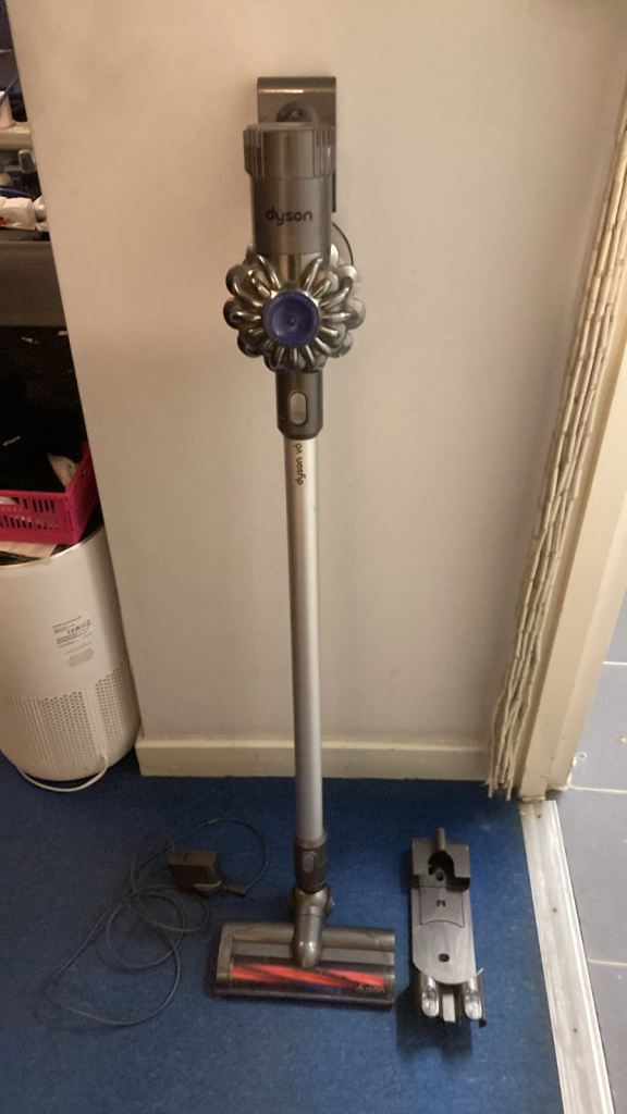 image for Dyson V6 Cordless Hoover Vacuum Cleaner Fully Cleaned & Tested 