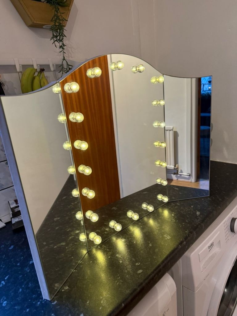 Light up mirror 