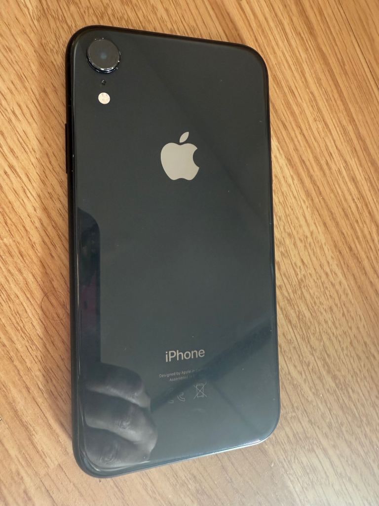 VGC GENUINE APPLE IPHONE XR 64GB + x2 CASETIFY CASES AND APPLE ACCESSORIES