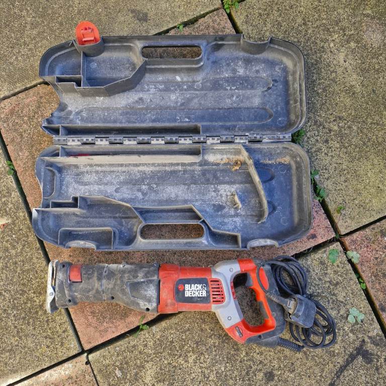 Black & Decker Reciprocating Saw with Case – Good Condition