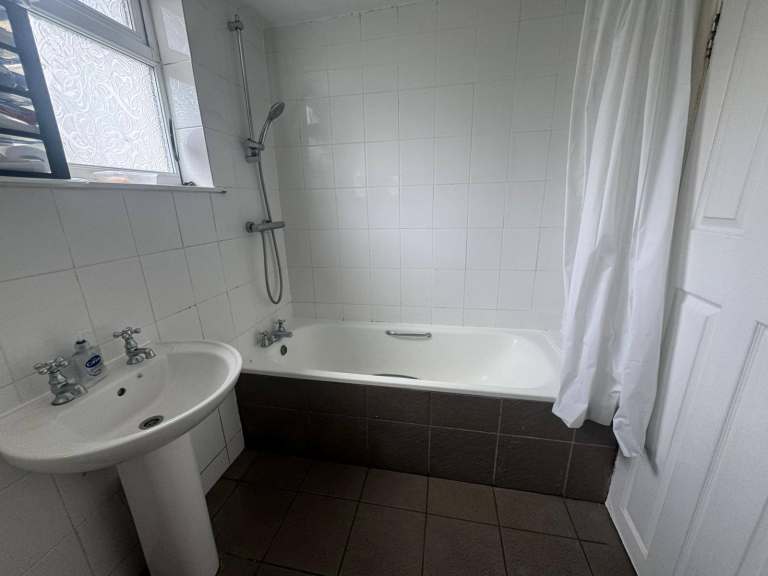 Room Available NOW to let in Albion Street