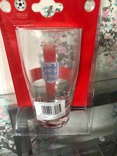 ENGLAND CREST PINT GLASS
