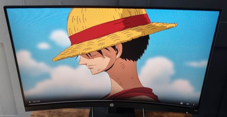 Used Like New HP 31.5" X32c Gaming Monitor - LED monitor  Curved
