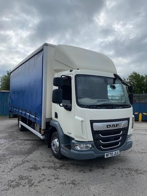 2020/70 DAF LF45 7.5 TONNE CURTAIN SIDED TRUCK WITH COLUMN TAIL LIFT