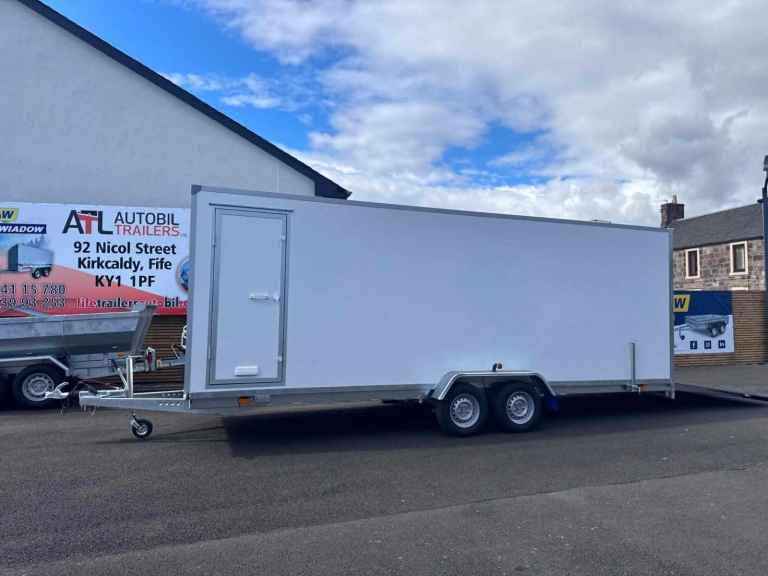 BRAND NEW NIEWIADOW 6M x 2M x 2M TWIN AXLE BOX TRAILER WITH RAMP AND SIDE DOOR 2700KG BRAKED