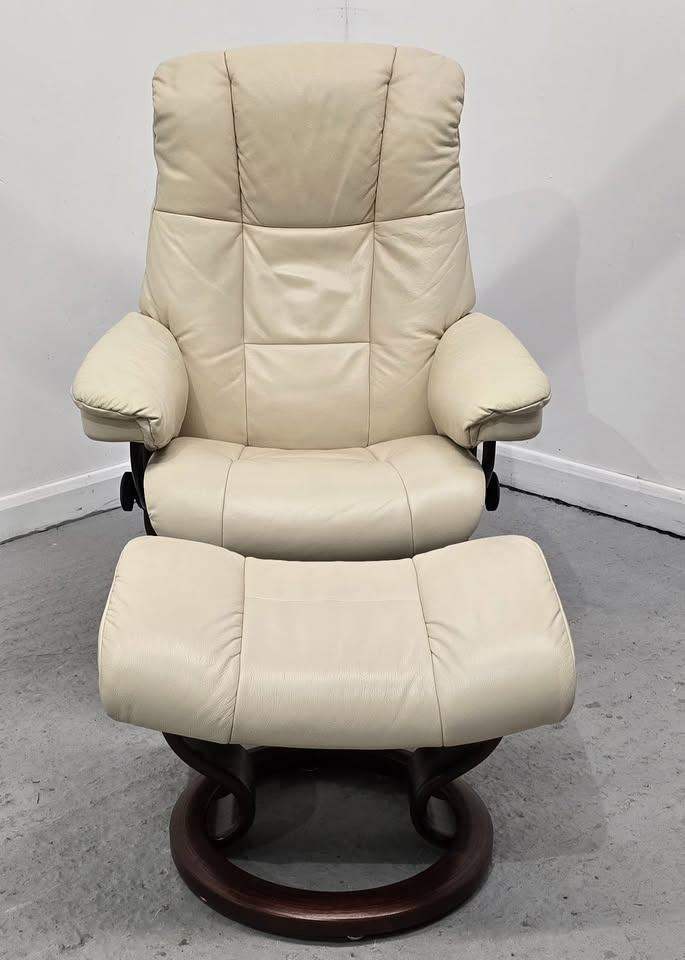 Ekornes Stressless Medium Leather Recliner Chair and Stool 3225