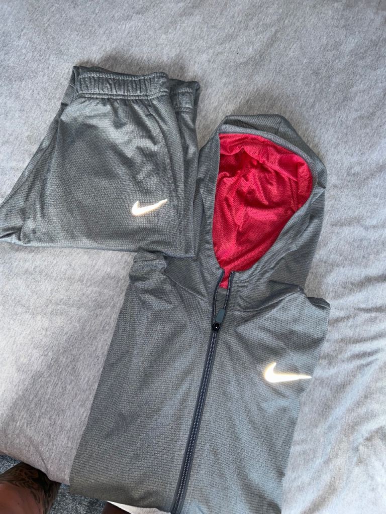 Nike junior boys tracksuit size Xl  £10