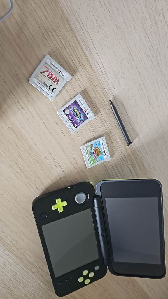 Nintendo 2DS XL + 3 games 