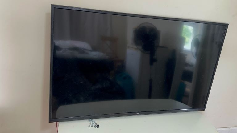 Large Black TV – Good Condition