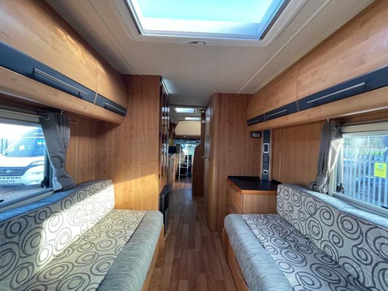 Auto-trail Arapaho 4 Berth 4 Belt End Lounge Motorhome automatic