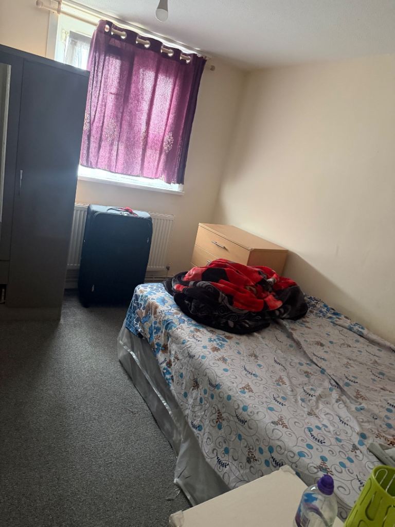 Large single room for rent for 1 person only 