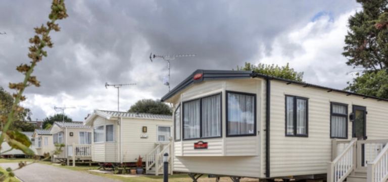 Holiday lodge static bungalow mobile home to rent in the countryside near Taunton 