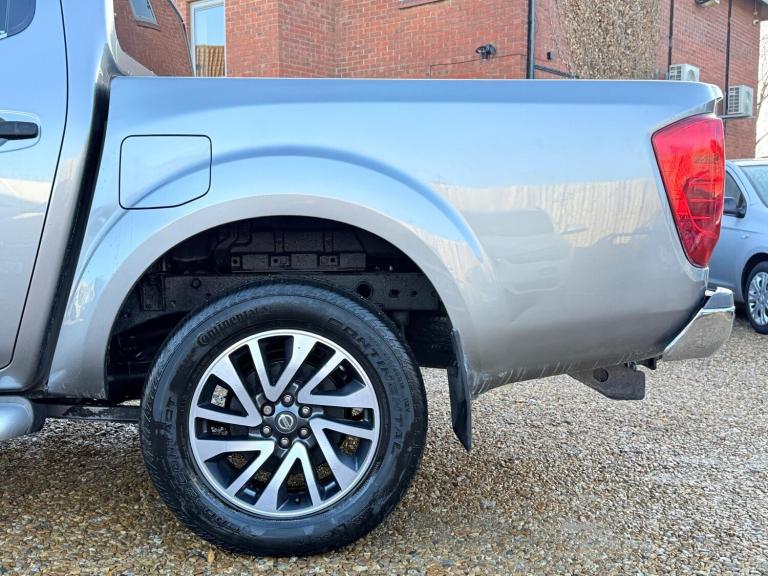 2016 Nissan Navara 2.3 dCi Tekna Auto 4WD Euro 5 4dr PICK UP Diesel Automatic
