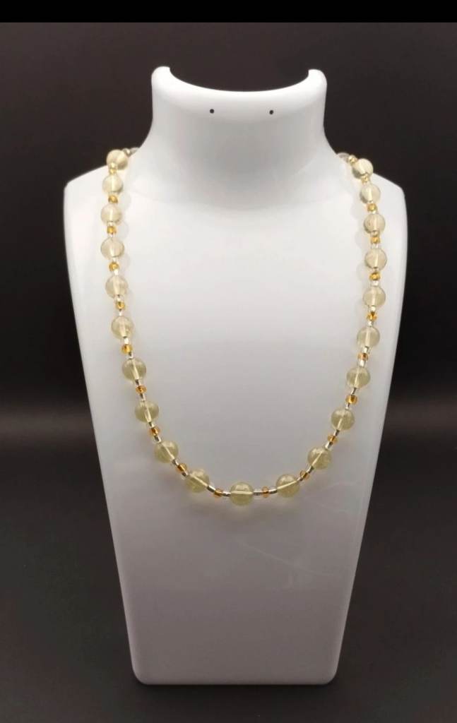 Lovely Beaded Necklace with Gold-Tone Chain