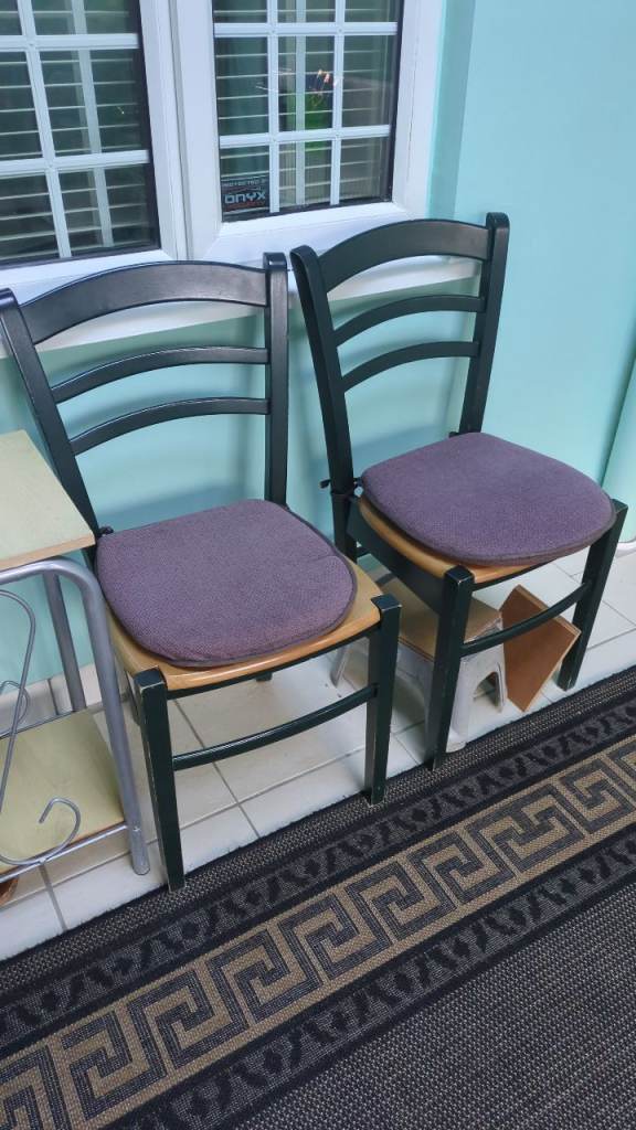 2 free chairs with pads 