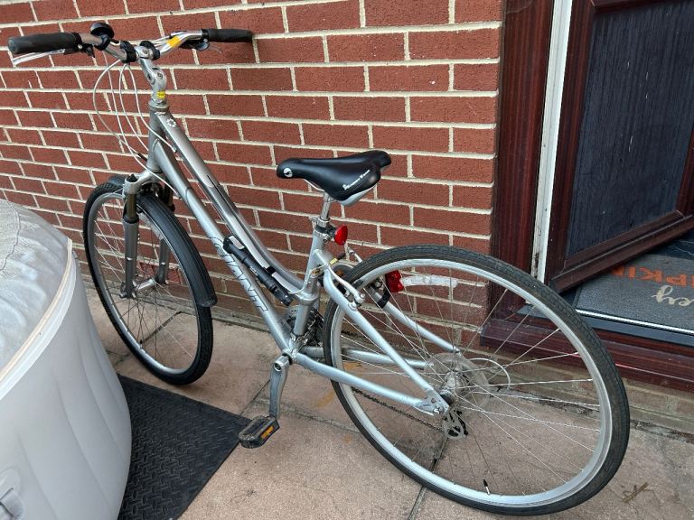 Ladies giant hybrid bike small