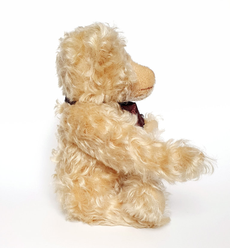 Steiff Bear with Bow and tag with gold plated button. Approx 12 inches