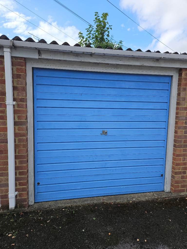 Maidenhead SL6 lock up gargae to rent