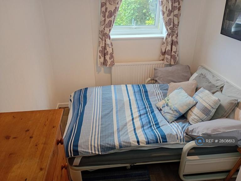 1 bedroom in Arnold Way, Bosham, Chichester, PO18 (#2808613)