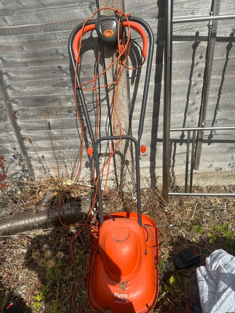 Flymo Electric Lawnmower – Good Condition, Ready to Use