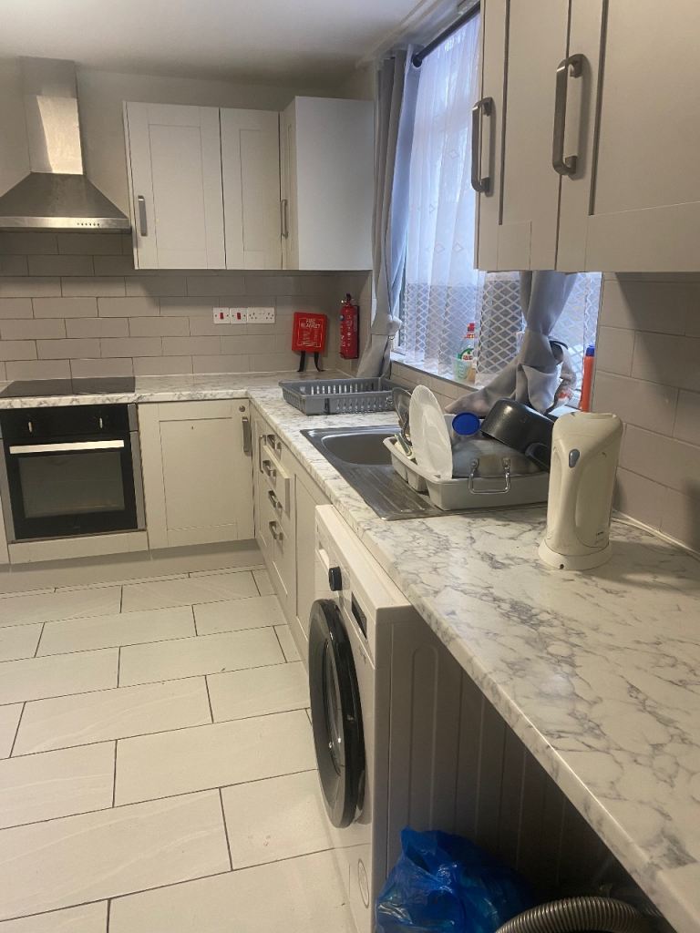 NUNHEAD/PECKHAM LARGE DOUBLE ROOM DSS ACCEPTED AVAILABLE NOW