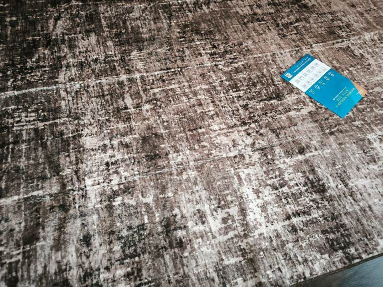 Brand new 160x230cm large MACHINE WASHABLE area rug £35.00! Living room, bedroom