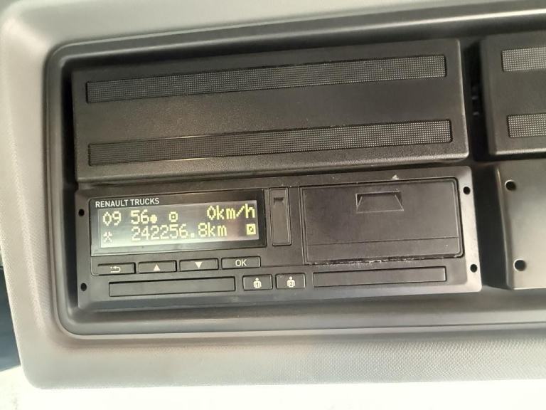 2022 RENAULT K440 8X4 32T TIPPER