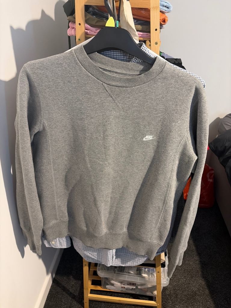 Nike jumper size small