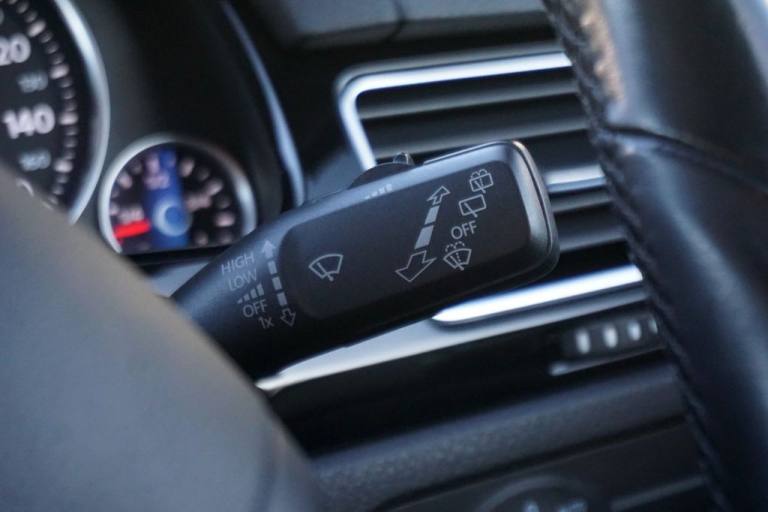 2014 Volkswagen Touareg 3.0 TDI V6 BlueMotion Tech R-Line SUV Diesel Tiptronic 4WD (s/s) 5dr - Ju...