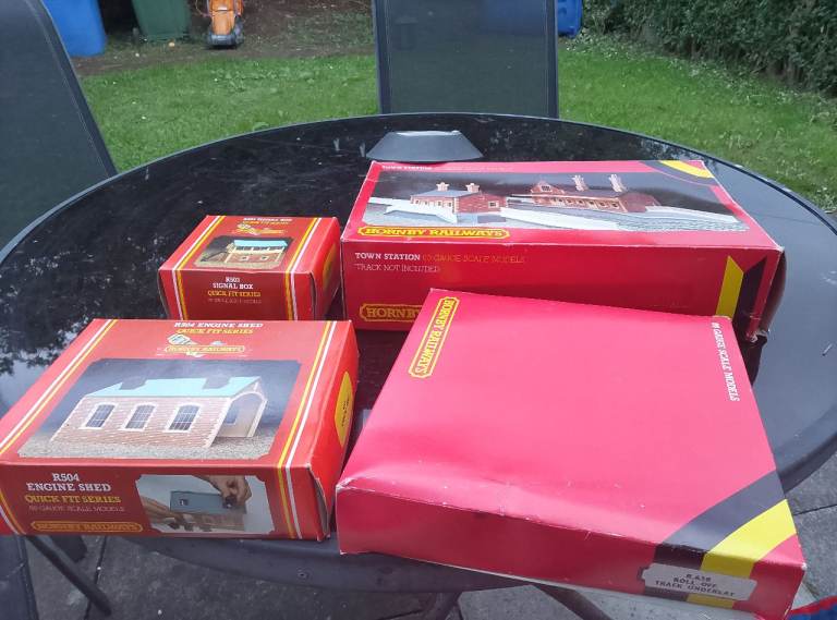 Hornby Model Railway Buildings & Accessories - Good Condition