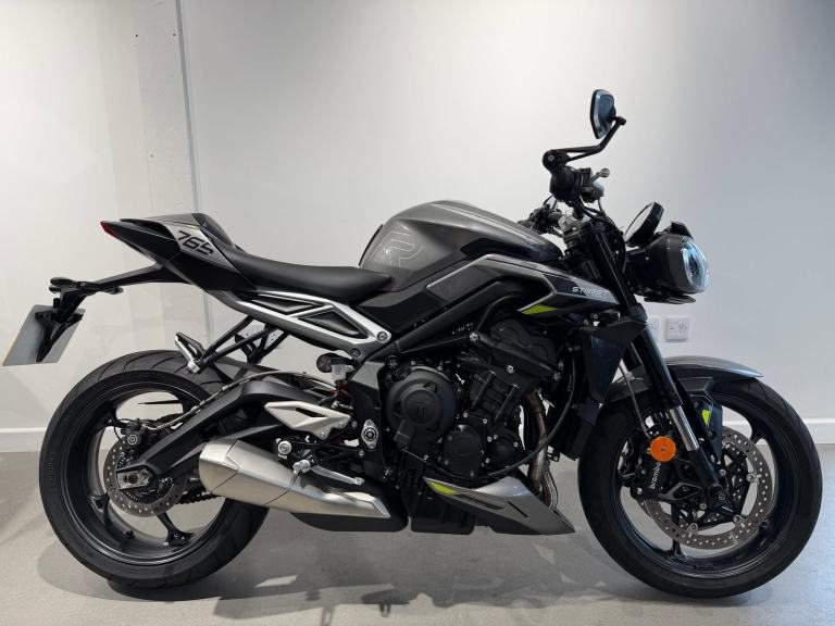 TRIUMPH STREET TRIPLE  R ABS, '23 Plate with 3665 miles