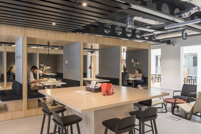 Edinburgh - EH3 9QA \ Drop-In Coworking Access