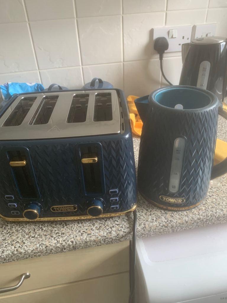 Tower Navy Blue Kettle and 4-Slice Toaster Set – Good Condition