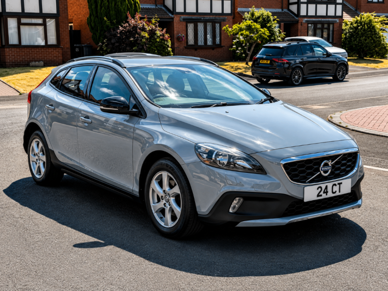 2015 Volvo V40 Cross Country 1.6 D2 SE Lux 5dr Hatchback Manual Fully Loaded  Low Miles