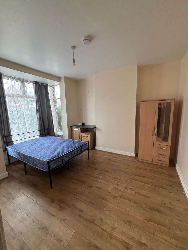 Birmingham (Erdington) Double Room - NO SERVICE CHARGE