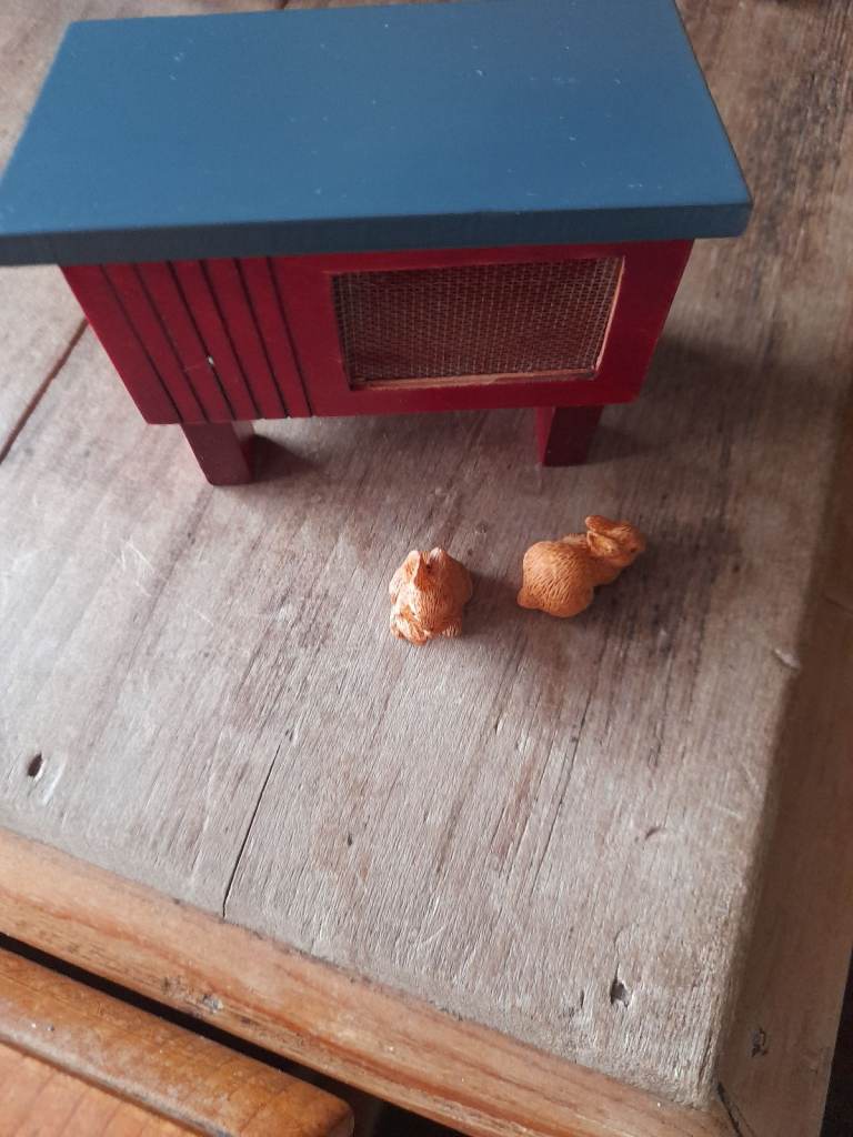 Dolls house furniture 