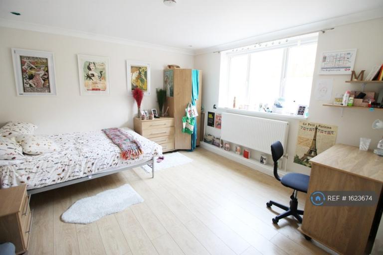 1 bedroom in Camden Road, London, NW1 (#1623674)