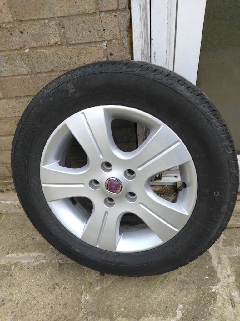 Fiat sedici alloy wheel with tyre 