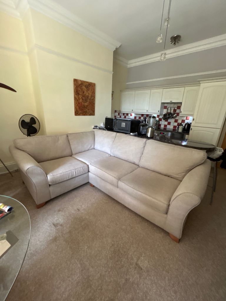Corner Settee 