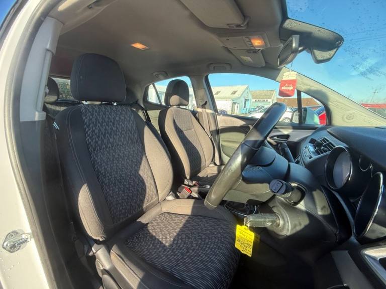 2014 Vauxhall Mokka 1.7 CDTi Exclusiv SUV 5dr Diesel Manual 2WD Euro 5 (s/s) (130 ps) HATCHBACK D...