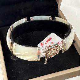Beautiful Silver and Mother of Pearl Bracelet – Excellent condition As New